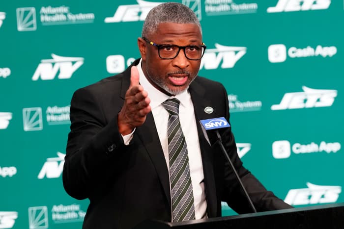 New York Jets head coach Aaron Glenn.