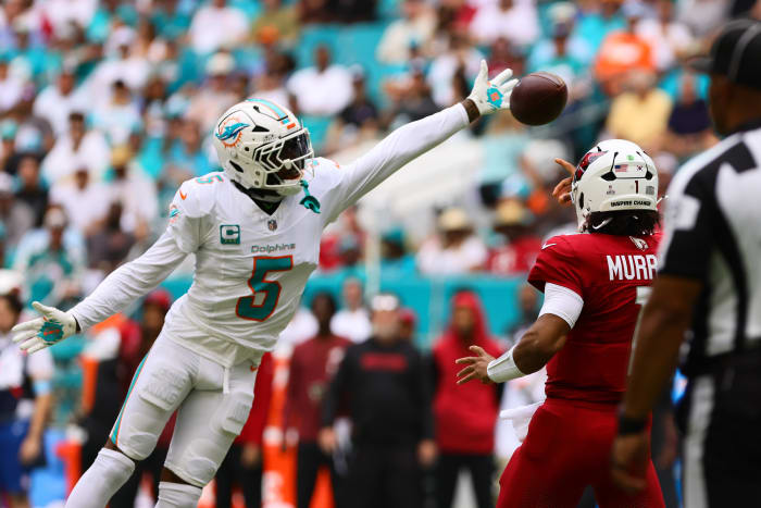 Miami Dolphins cornerback Jalen Ramsey blocks a pass from Arizona Cardinals quarterback Kyler Murray during the first quarter at Hard Rock Stadium on Oct. 27, 2024.