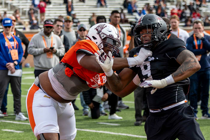 American team offensive lineman Carson Vinson of Alabama A&M (76) spars with American team defensive lineman Kyle Kennard of South Carolina (9) during Senior Bowl practice for the American team at Hancock Whitney Stadium.