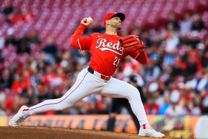 Cincinnati Reds starting pitcher Nick Martinez (28) pitches against the Seattle Mariners in the third inning at Great American Ball Park.