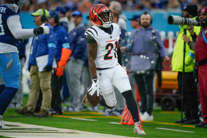Cincinnati Bengals cornerback Mike Hilton (21) celebrates his interception of a pass by Tennessee Titans quarterback Will Levis (8) during the second quarter at Nissan Stadium in Nashville, Tenn.