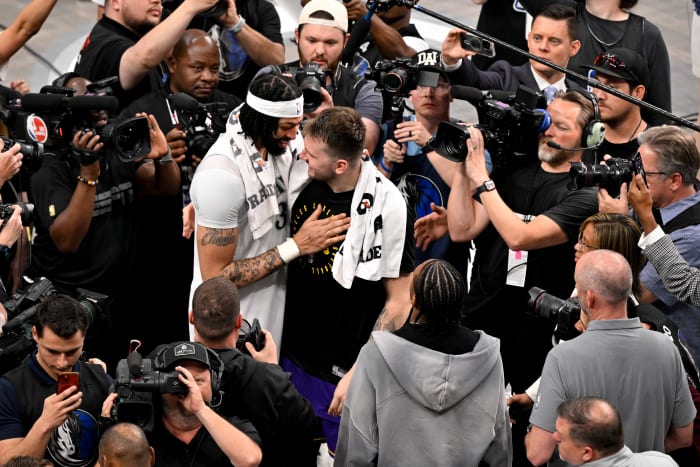 Dallas Mavericks forward Anthony Davis (3) and Los Angeles Lakers guard Luka Doncic (77)