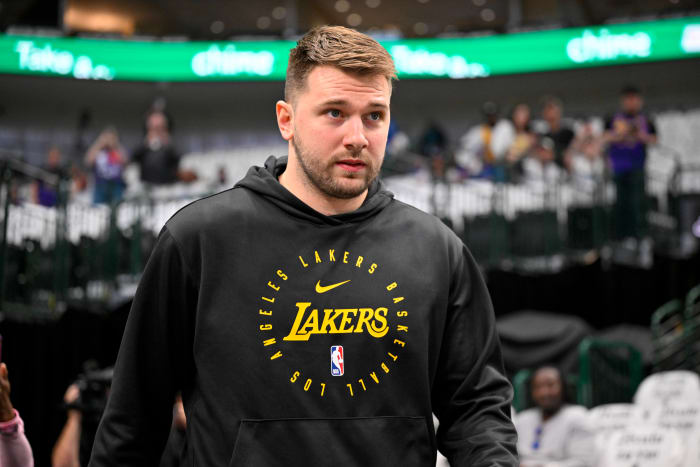 Los Angeles Lakers guard Luka Doncic (77)
