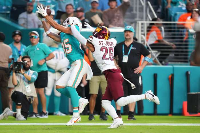 River Cracraft (85) catches a pass during a game against the Washington Commanders.