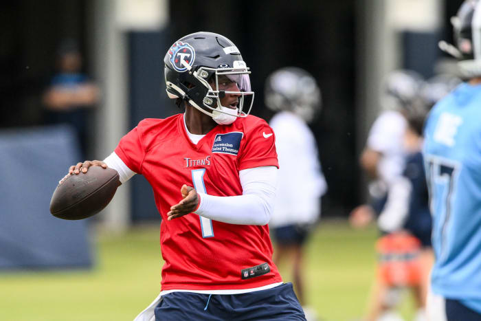 Tennessee Titans QB Cam Ward (1).