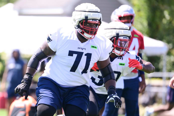 New England Patriots offensive tackle Mike Onwenu (71) participates in a drill during training camp at Gillette Stadium.