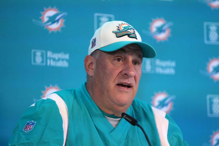 Miami Dolphins defensive coordinator Vic Fangio at a press conference at the PSD Bank Arena.