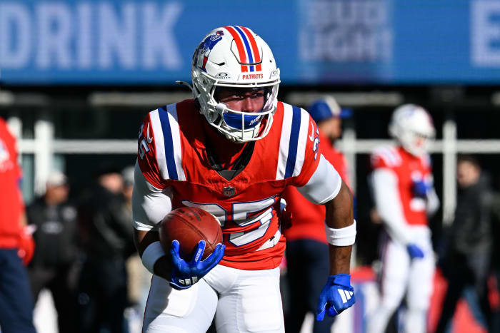 New England Patriots cornerback Marcus Jones (25) warms up before a game against the Indianapolis Colts at Gillette Stadium.