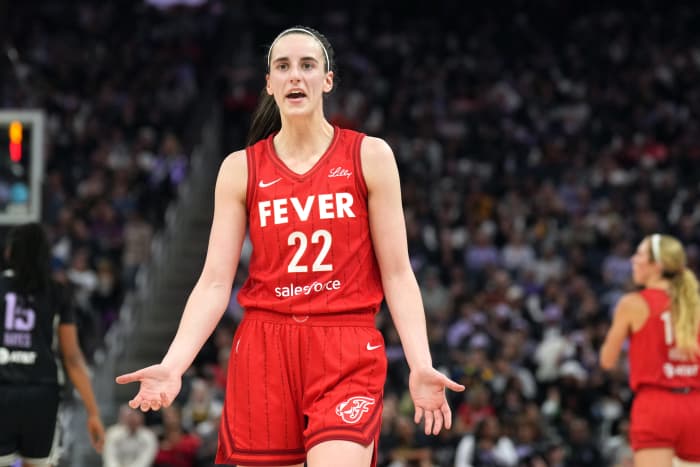 Indiana Fever guard Caitlin Clark (22) gestures during the second quarter against the Golden State Valkyries at Chase Center.