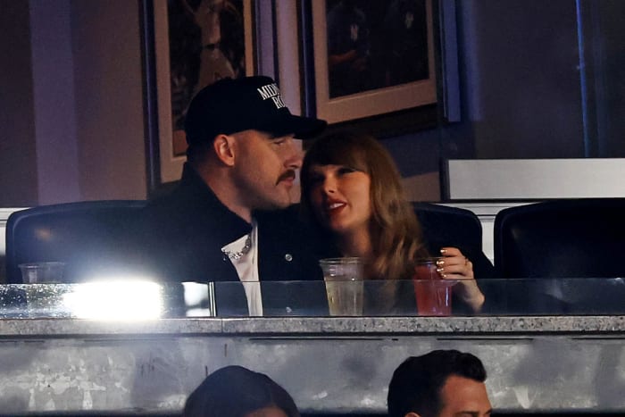 Kansas City Chiefs tight end Travis Kelce and recording artist Taylor Swift