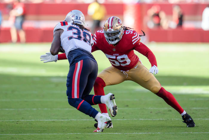San Francisco 49ers linebacker De'Vondre Campbell (59) tackles New England Patriots running back Rhamondre Stevenson (38).