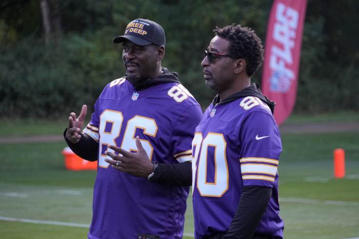 Vikings Make Touching Gesture After Randy Moss' Cancer Revelation ...