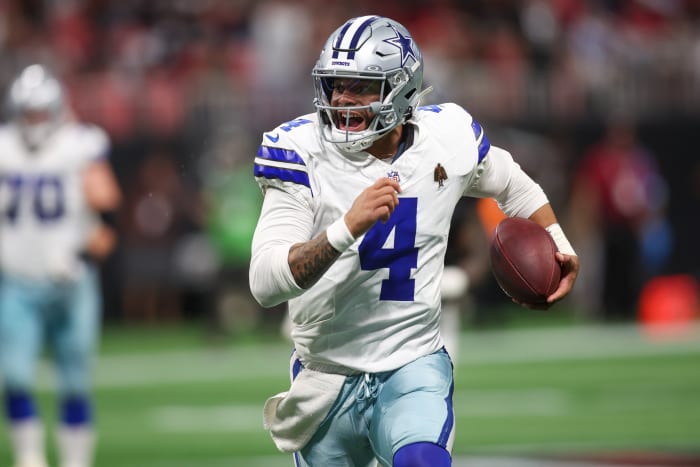 Dallas Cowboys quarterback Dak Prescott (4) runs the ball against the Atlanta Falcons in the second quarter at Mercedes-Benz Stadium.