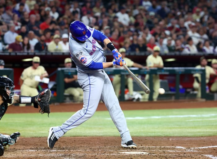 New York Mets designated hitter J.D. Martinez against the Arizona Diamondbacks.