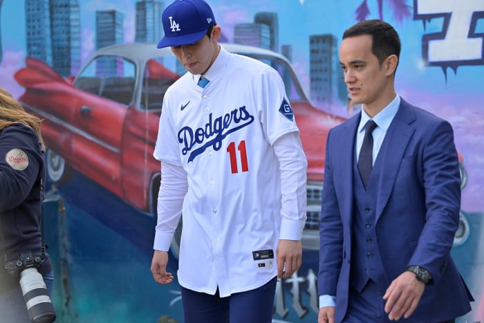 Los Angeles Dodgers pitcher Roki Sasaki (11).