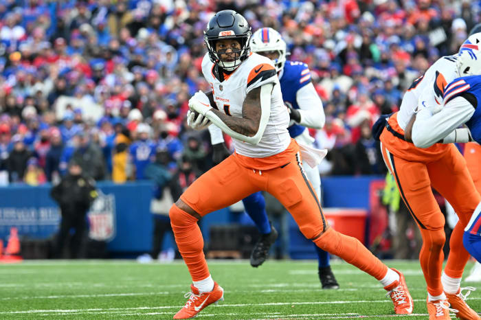 Denver Broncos wide receiver Courtland Sutton (14) runs after making a catch.