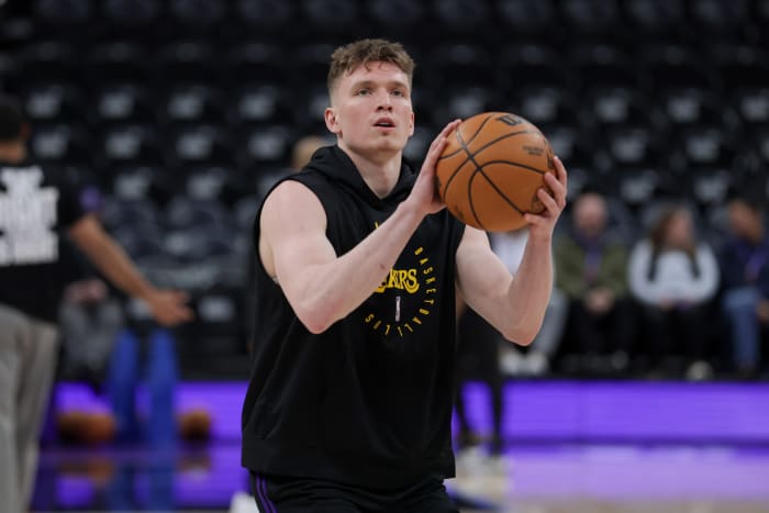 Los Angeles Lakers guard Dalton Knecht (4)