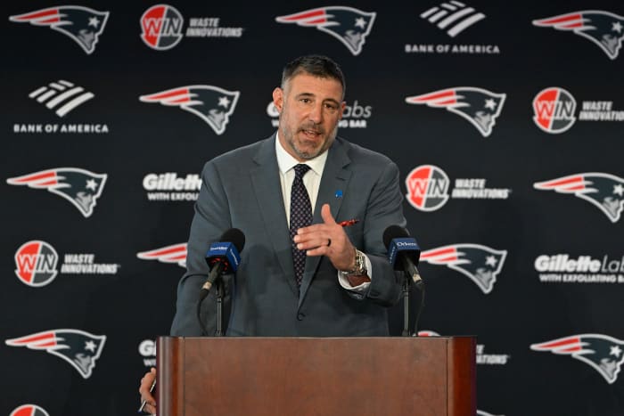 New England Patriots head coach Mike Vrabel
