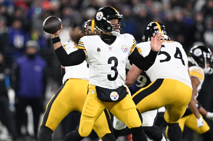 Pittsburgh Steelers quarterback Russell Wilson (3) passes in the second quarter against the Baltimore Ravens.