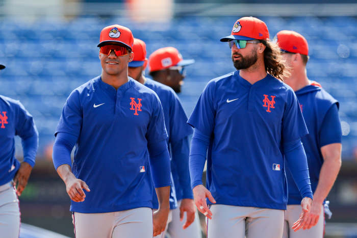 New York Mets right fielder Juan Soto (22) and left fielder Jesse Winker (3)