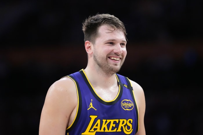 Los Angeles Lakers guard Luka Doncic (77)