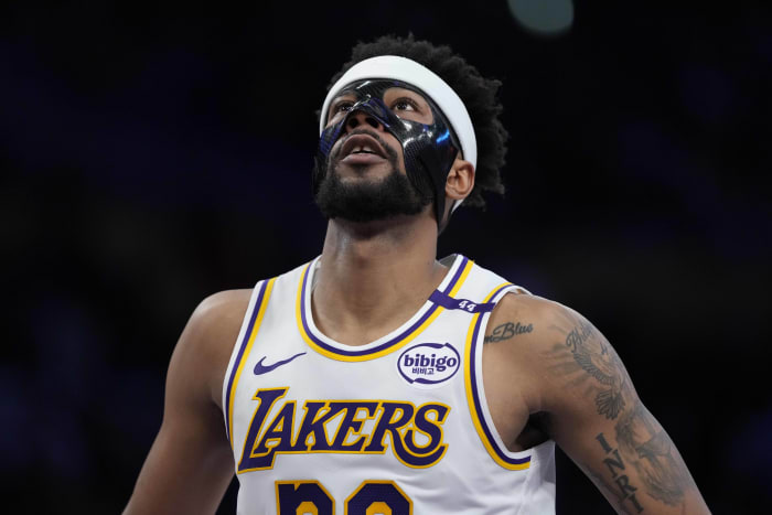 Los Angeles Lakers guard Jordan Goodwin (30)