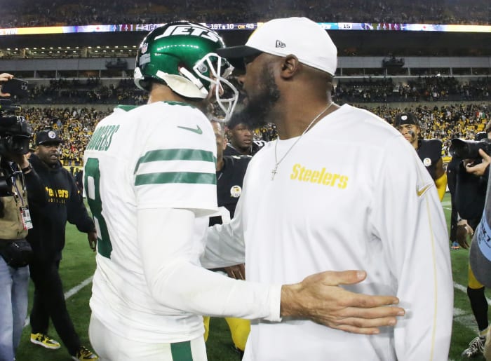 New York Jets quarterback Aaron Rodgers (8) and Pittsburgh Steelers head coach Mike Tomlin (right).