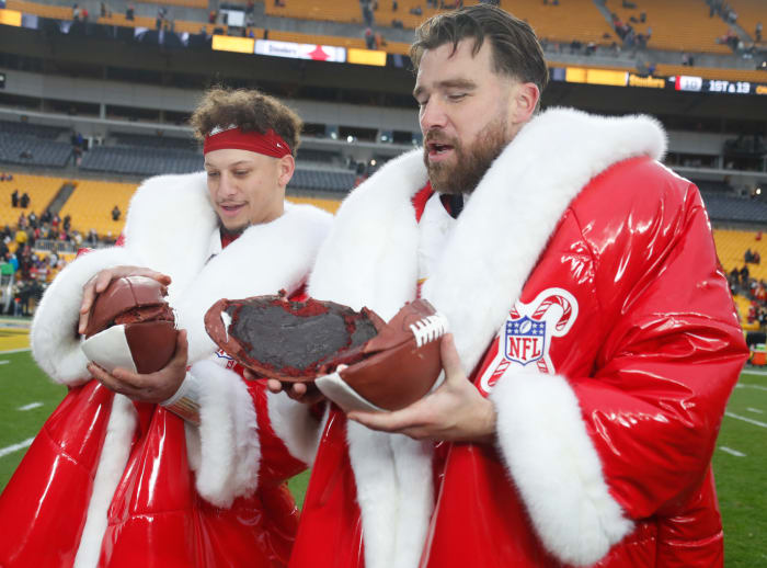 Kansas City Chiefs quarterback Patrick Mahomes (left) and tight end Travis Kelce (right).
