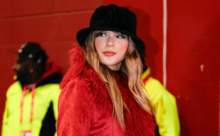 Recording artist Taylor Swift