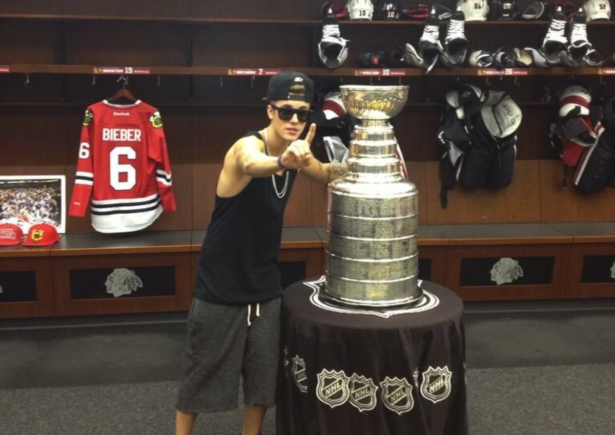 Bieber-stanley-cup.jpeg