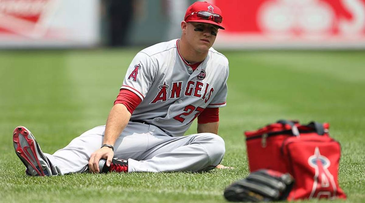 MikeTrout_stretching.jpg
