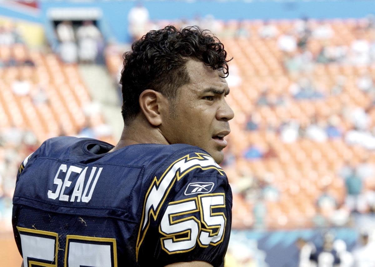 Junior Seau gets inducted into Pro Football Hall of Fame on behalf of  family 