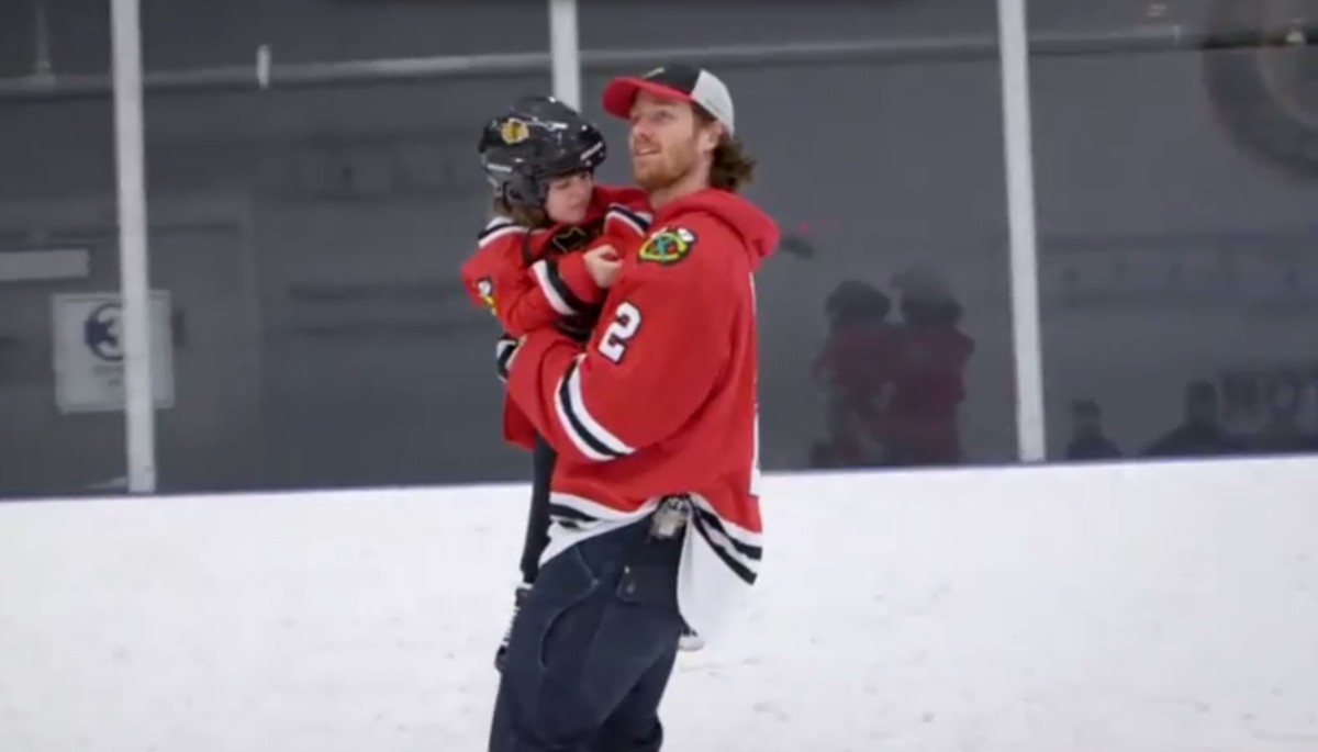 Chicago Blackhawks Player Helps Little Girl Skate for the First Time