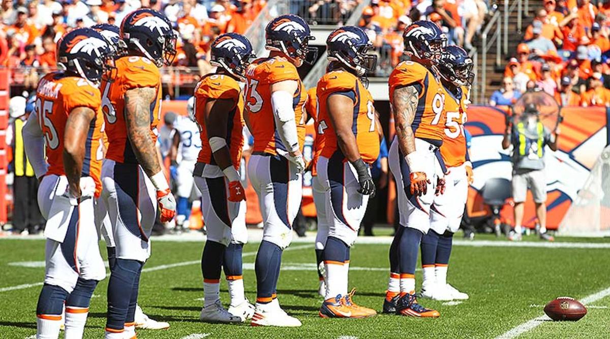 Denver_Broncos_defense_2016.jpg