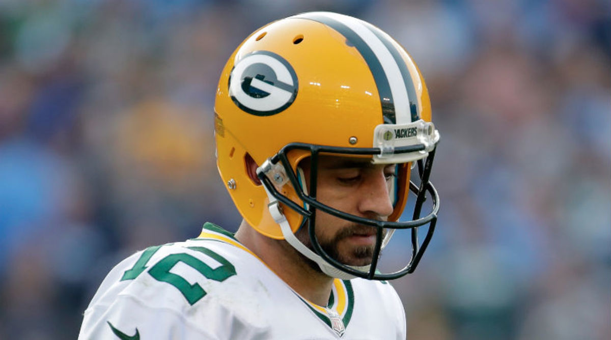 aaron-rodgers-reportedly-hasnt-spoken-to-his-family-in-2-years-and-some-think-its-throwing-off-his-game.jpg