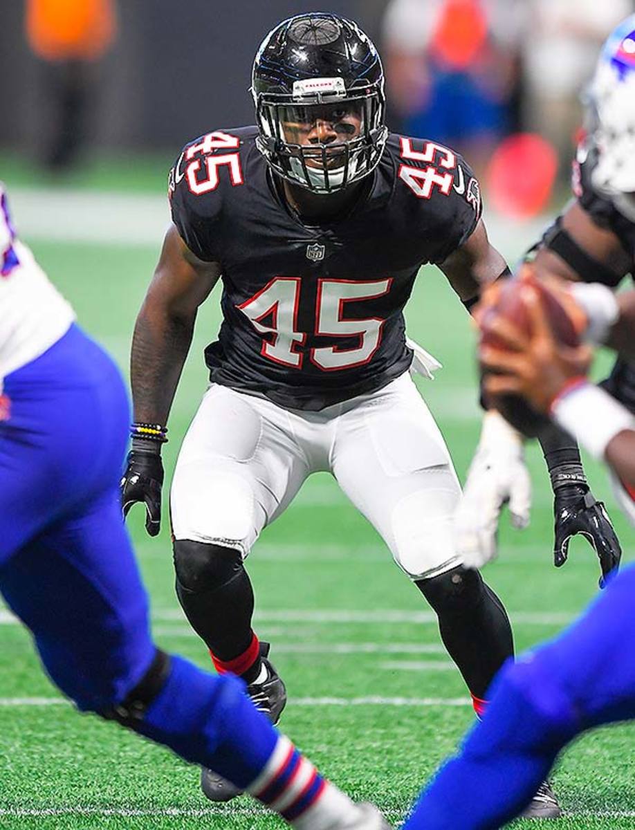 Atlanta Falcons outside linebacker Deion Jones (45) lines up