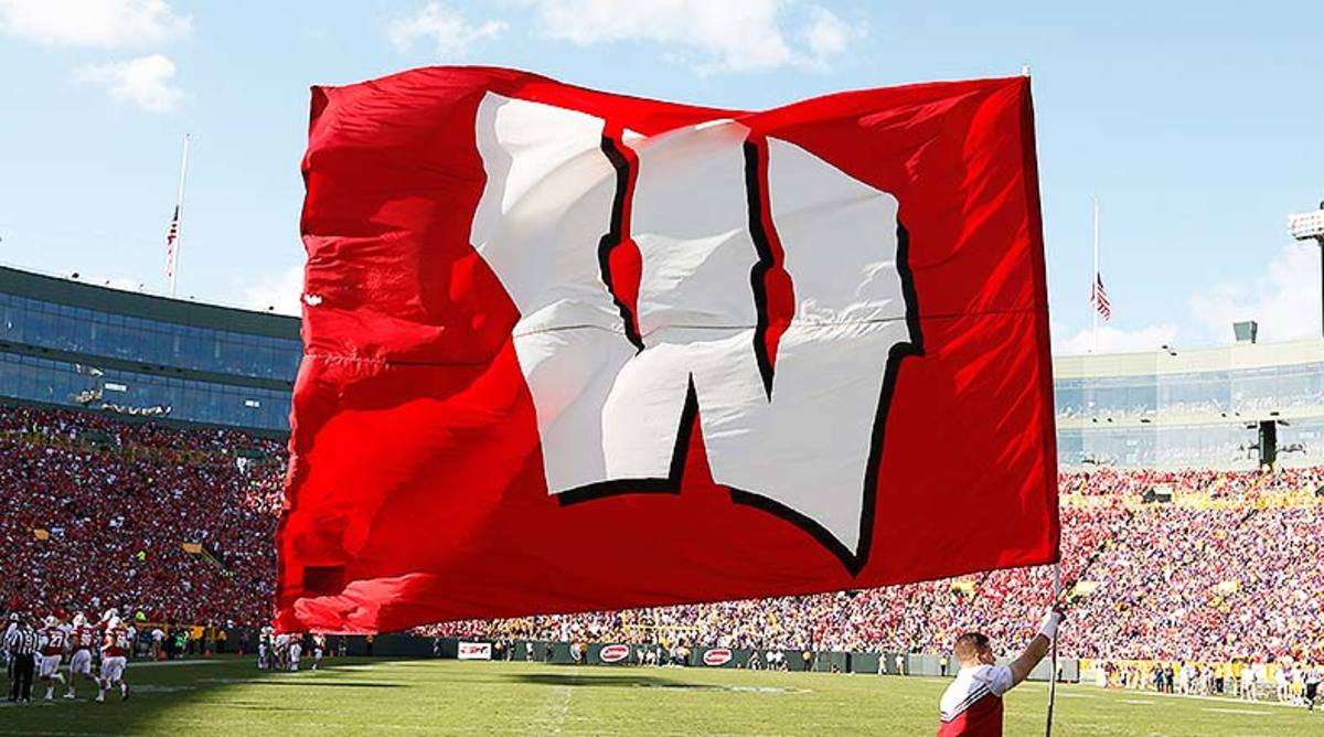 Wisconsin_Badgers_flag_2016.jpg