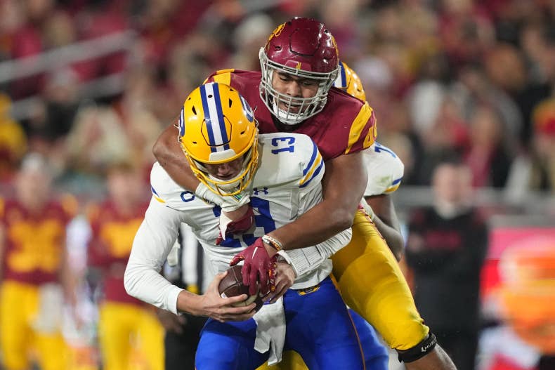 College Football Sack Leader Announces Official Decision on NFL Draft - Vimarsana News