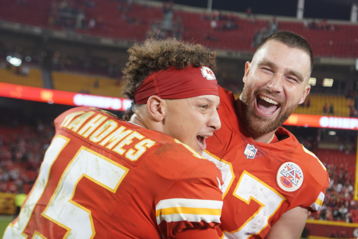 Tyreek Hill Calls Patrick Mahomes, Travis Kelce 'Greatest Duo Of All-Time' - AthlonSports.com