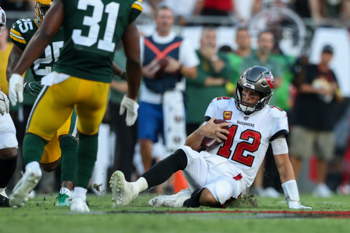 Look: Tom Brady Attempts To Slide Tackle Cowboys Defender 