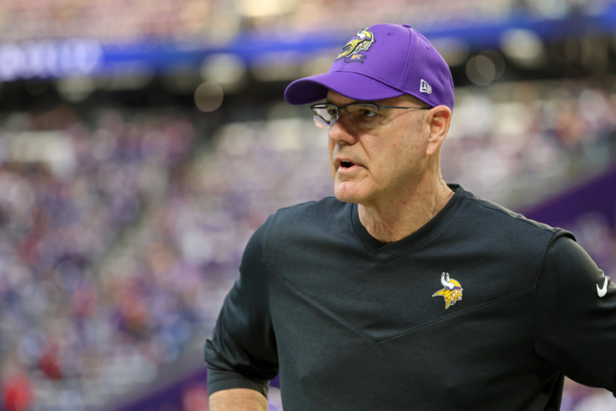 Vikings defensive coordinator Ed Donatell.