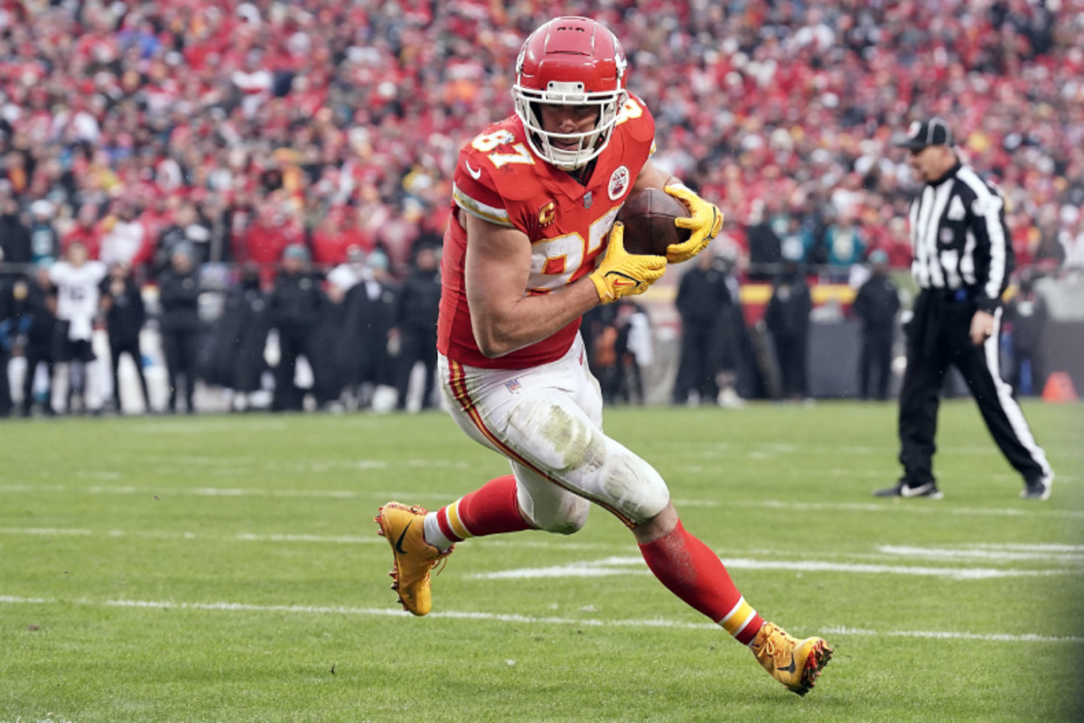 Kansas City Chiefs Travis Kelce Questionable with Back Injury