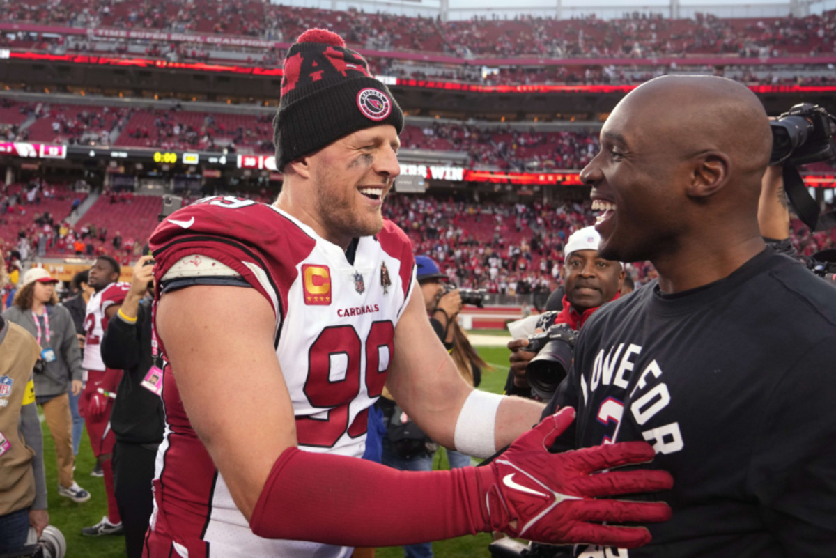 San Francisco 49ers defensive coordinator DeMeco Ryans looks up at