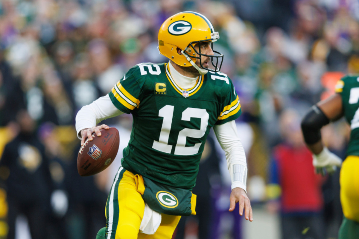 Aaron Rodgers Doing 4-Day 'Darkness Retreat' Before Deciding NFL