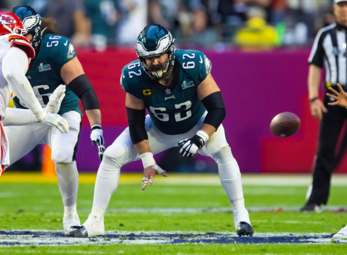 Jason Kelce Return: Video Shows Moment He Told Eagles He's