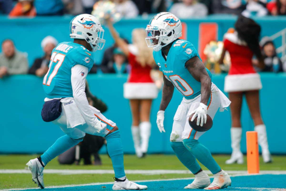 Dolphins Receiver Jaylen Waddle Leaves Practice With An Injury On Wednesday  