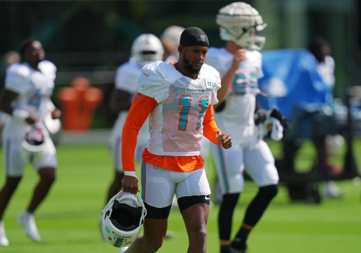 Dolphins GM 'trying to do right by' Cedrick Wilson after recent