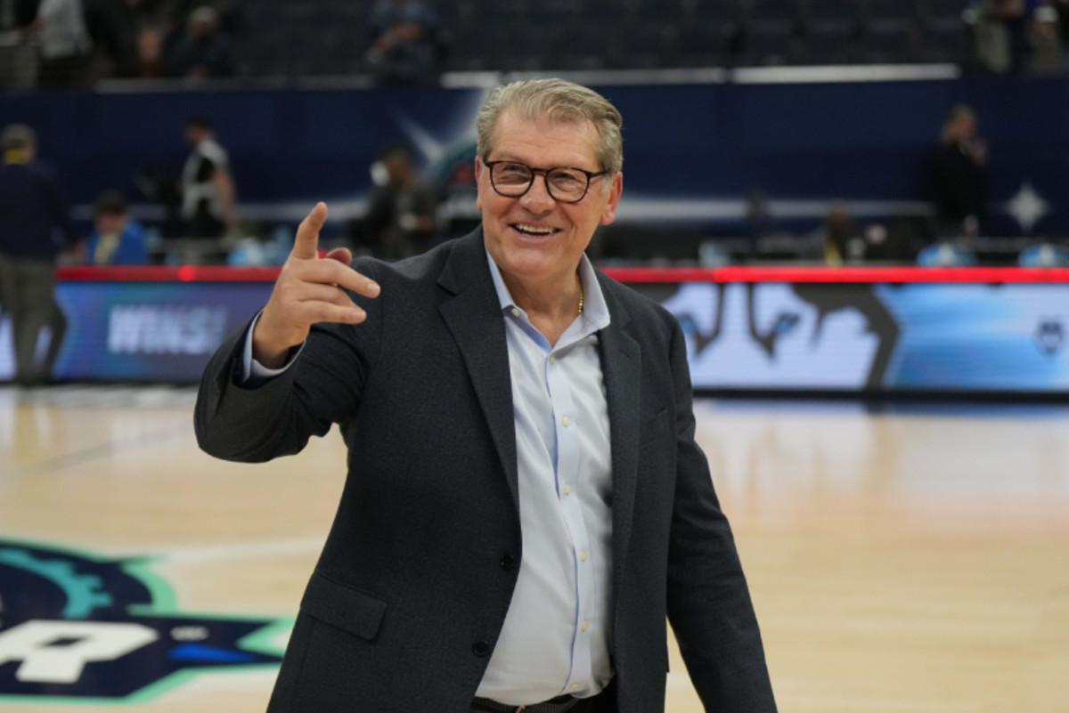 Ncaa Womens Tournament Uconns Geno Auriemma Makes Stunning