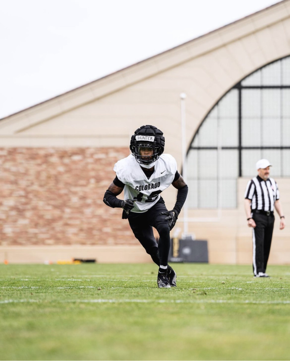 Injured receiver/defensive back Travis Hunter helps Colorado by lending his  expertise as a coach