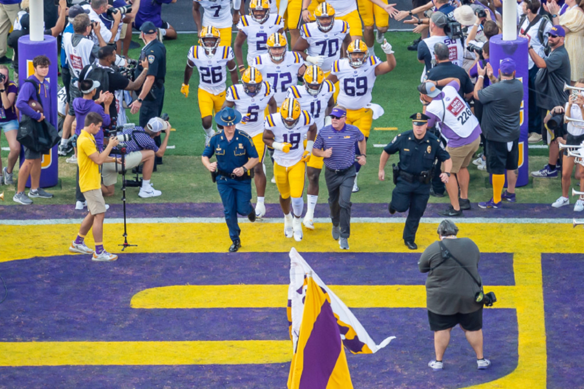 LSU Football Players Show Off New Air-Conditioned Helmets and